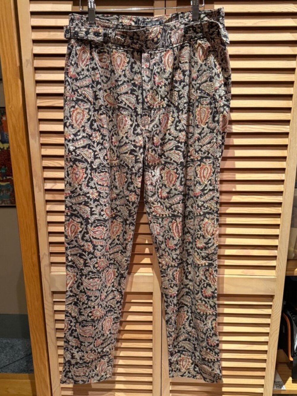 Todd Snyder: LIGHTWEIGHT COTTON KALAMKARI GHURKA TROUSER IN BROWN